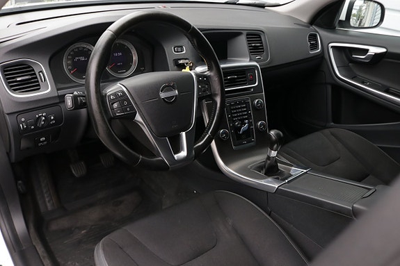 Volvo V60 7 of 15