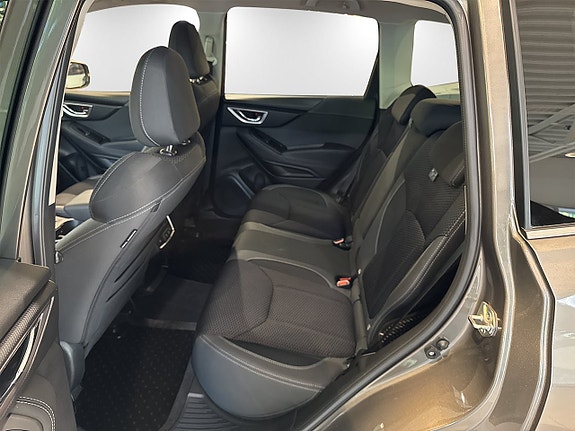 Subaru Forester 9 of 23