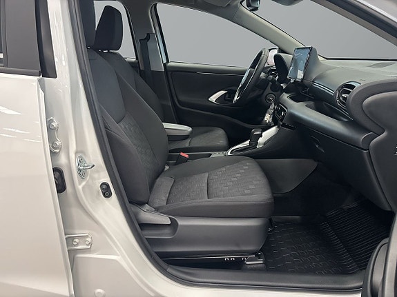 Toyota Yaris 8 of 15