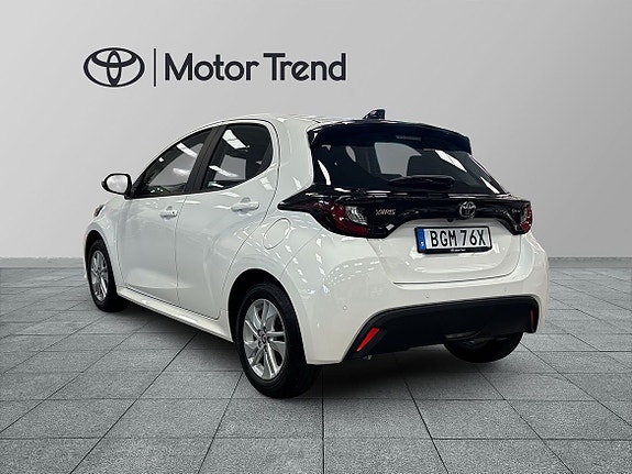 Toyota Yaris 3 of 15