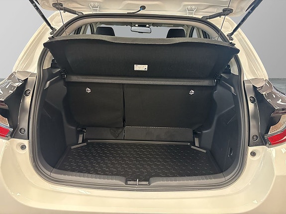 Toyota Yaris 12 of 15