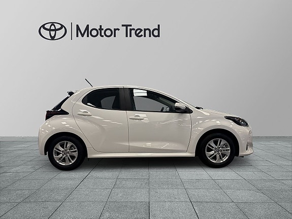 Toyota Yaris 4 of 15