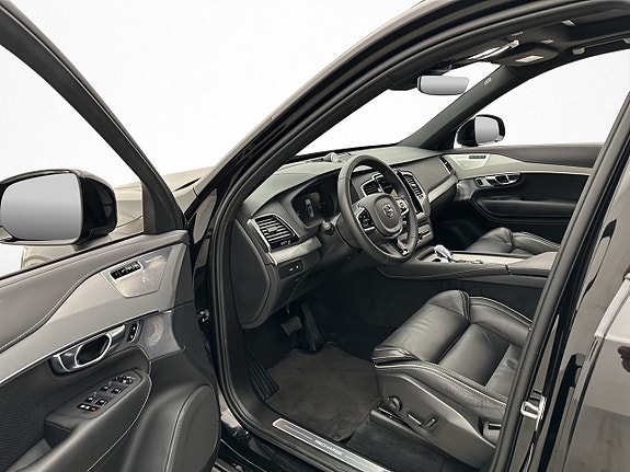 Volvo XC90 12 of 30