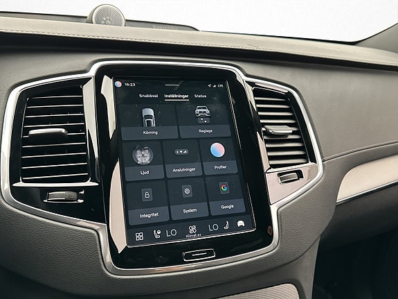 Volvo XC90 27 of 30