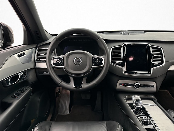 Volvo XC90 16 of 30