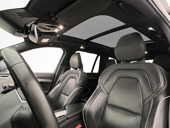 Volvo XC90 13 of 30