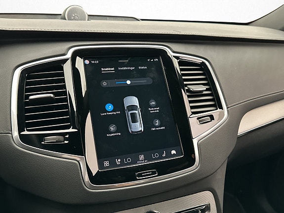 Volvo XC90 25 of 30