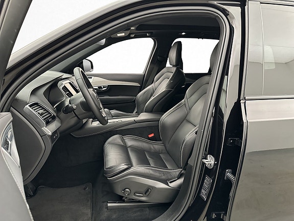 Volvo XC90 14 of 30