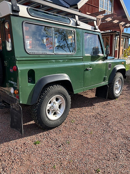 Land Rover Defender 90 9 of 11