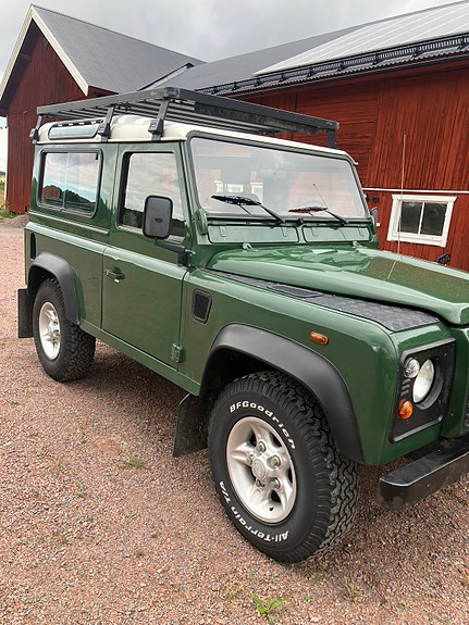 Land Rover Defender 90 8 of 11