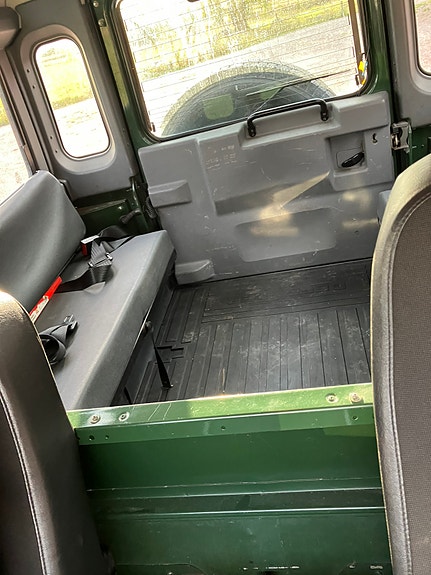 Land Rover Defender 90 6 of 11
