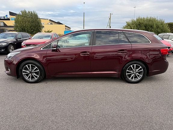 Toyota Avensis 2 of 22