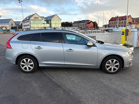 Volvo V60 2 of 10