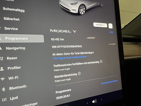 Tesla Model Y 16 of 25
