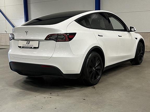 Tesla Model Y 4 of 25