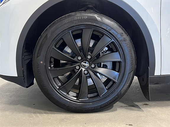 Tesla Model Y 25 of 25