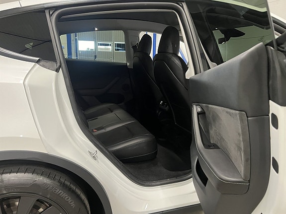Tesla Model Y 13 of 25