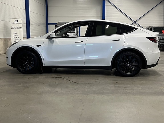Tesla Model Y 6 of 25