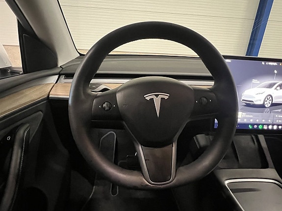Tesla Model Y 10 of 25