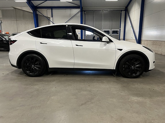Tesla Model Y 3 of 25