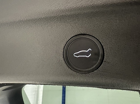 Tesla Model Y 24 of 25