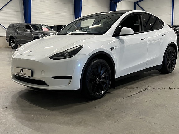 Tesla Model Y 7 of 25