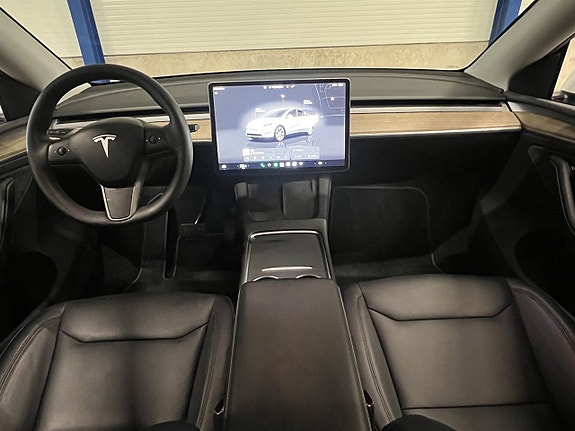 Tesla Model Y 14 of 25