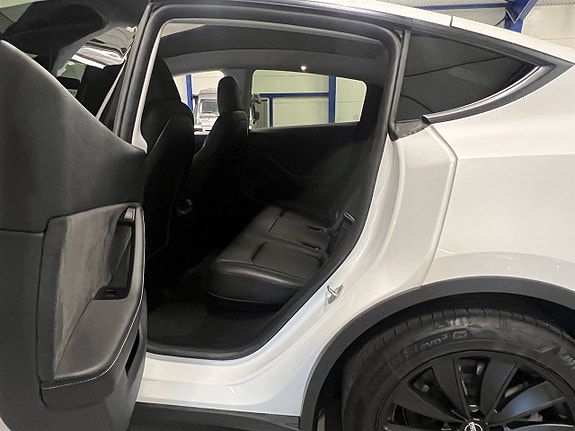 Tesla Model Y 11 of 25