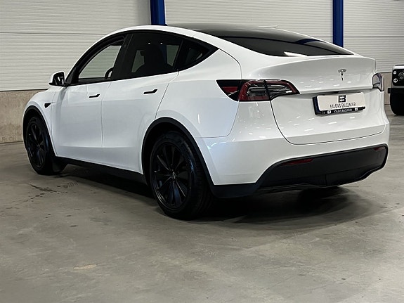 Tesla Model Y 5 of 25