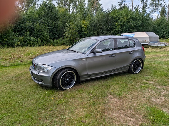 BMW 123d 2 of 4