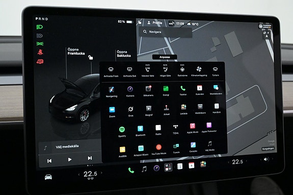 Tesla Model Y 17 of 27