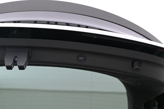 Tesla Model Y 22 of 27