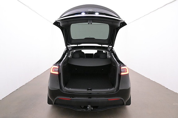 Tesla Model Y 21 of 27