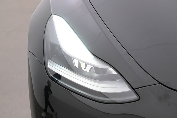 Tesla Model Y 26 of 27