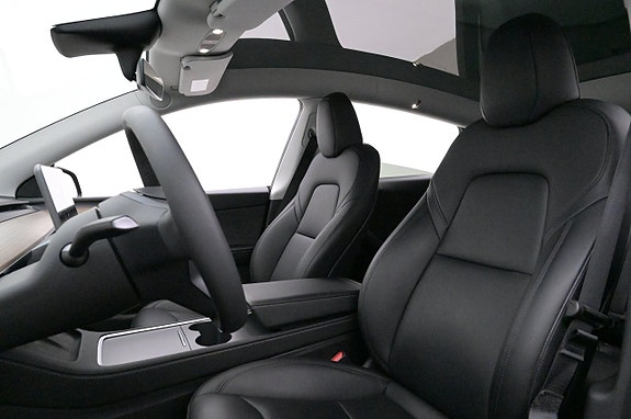 Tesla Model Y 8 of 27