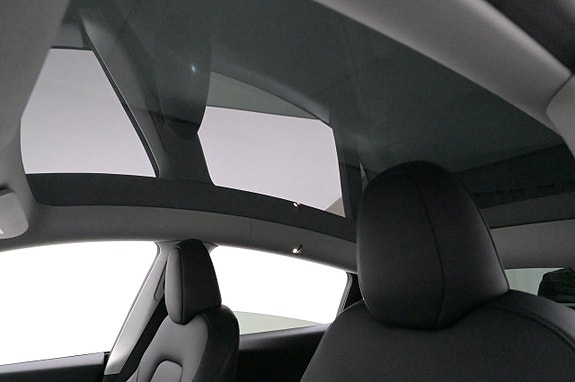 Tesla Model Y 19 of 27