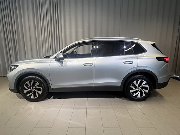 Volkswagen Tiguan 4 of 17