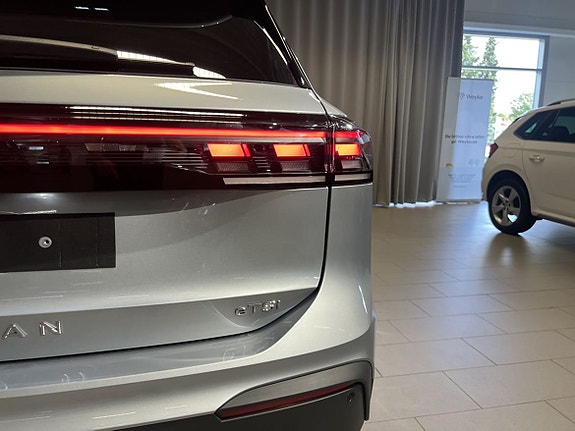 Volkswagen Tiguan 9 of 17