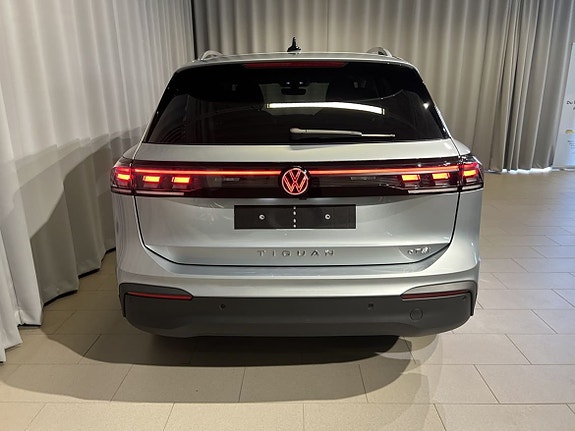 Volkswagen Tiguan 8 of 17