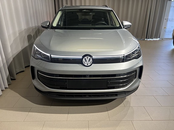 Volkswagen Tiguan 2 of 17