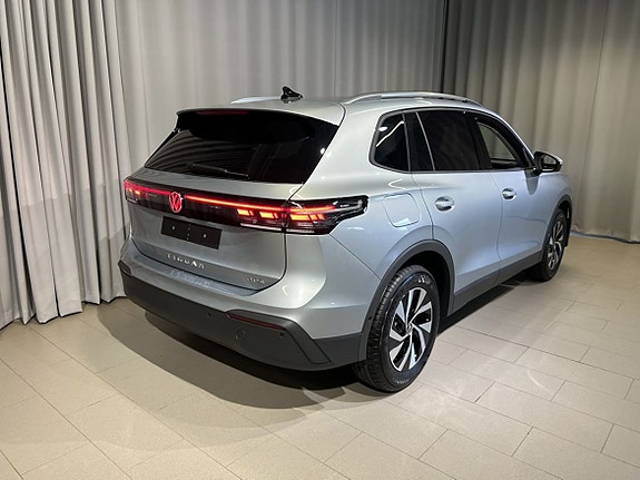Volkswagen Tiguan 7 of 17