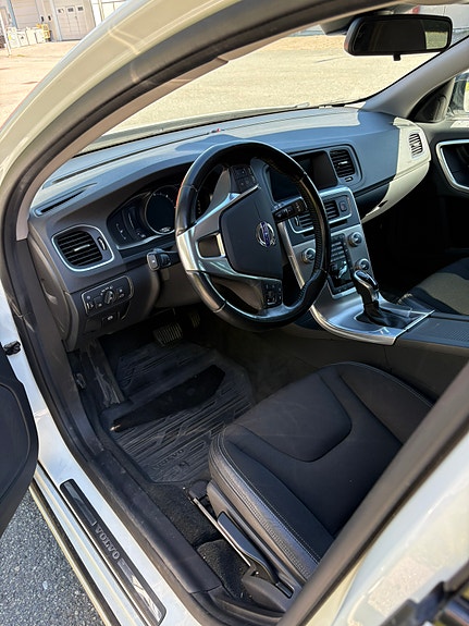 Volvo V60 Cross Country 5 of 6