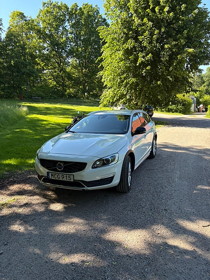 Volvo V60 Cross Country 4 of 6