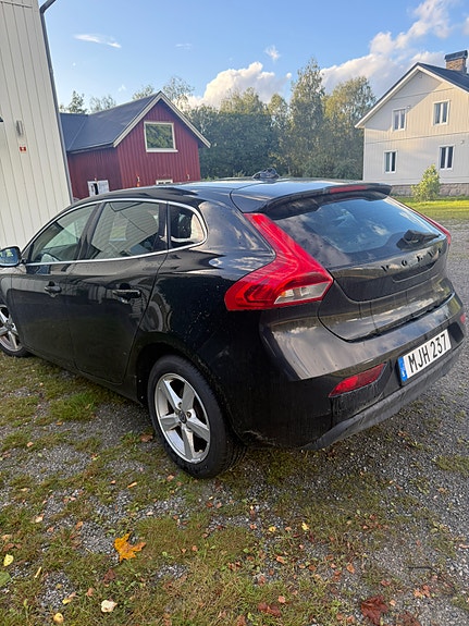 Volvo V40 3 of 3