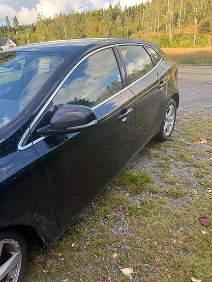 Volvo V40 2 of 3
