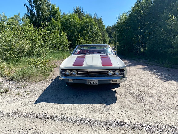 Ford Galaxie 3 of 5