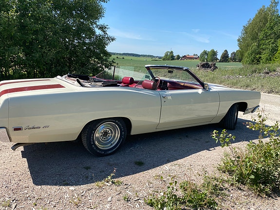 Ford Galaxie 4 of 5