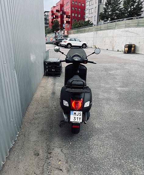 Piaggio Vespa GTS 300 5 of 5