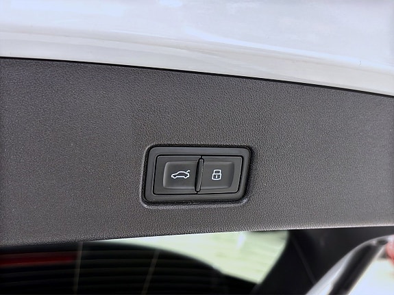 Audi Q4 e-tron 9 of 18