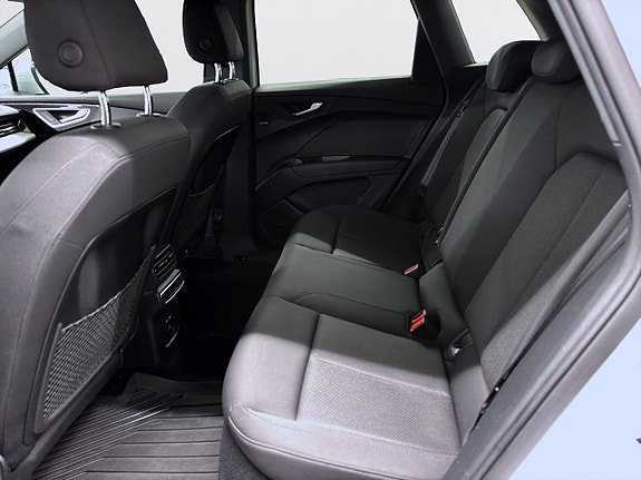 Audi Q4 e-tron 10 of 18
